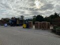 Grote-pallet-gestapeld-Kastanjehout-natuurdroog